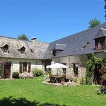 La grange à droite, notre maison à gauche